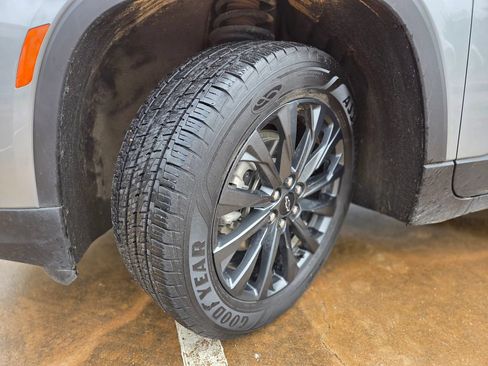 Used 2023 Chevrolet Traverse RS FWD image 34