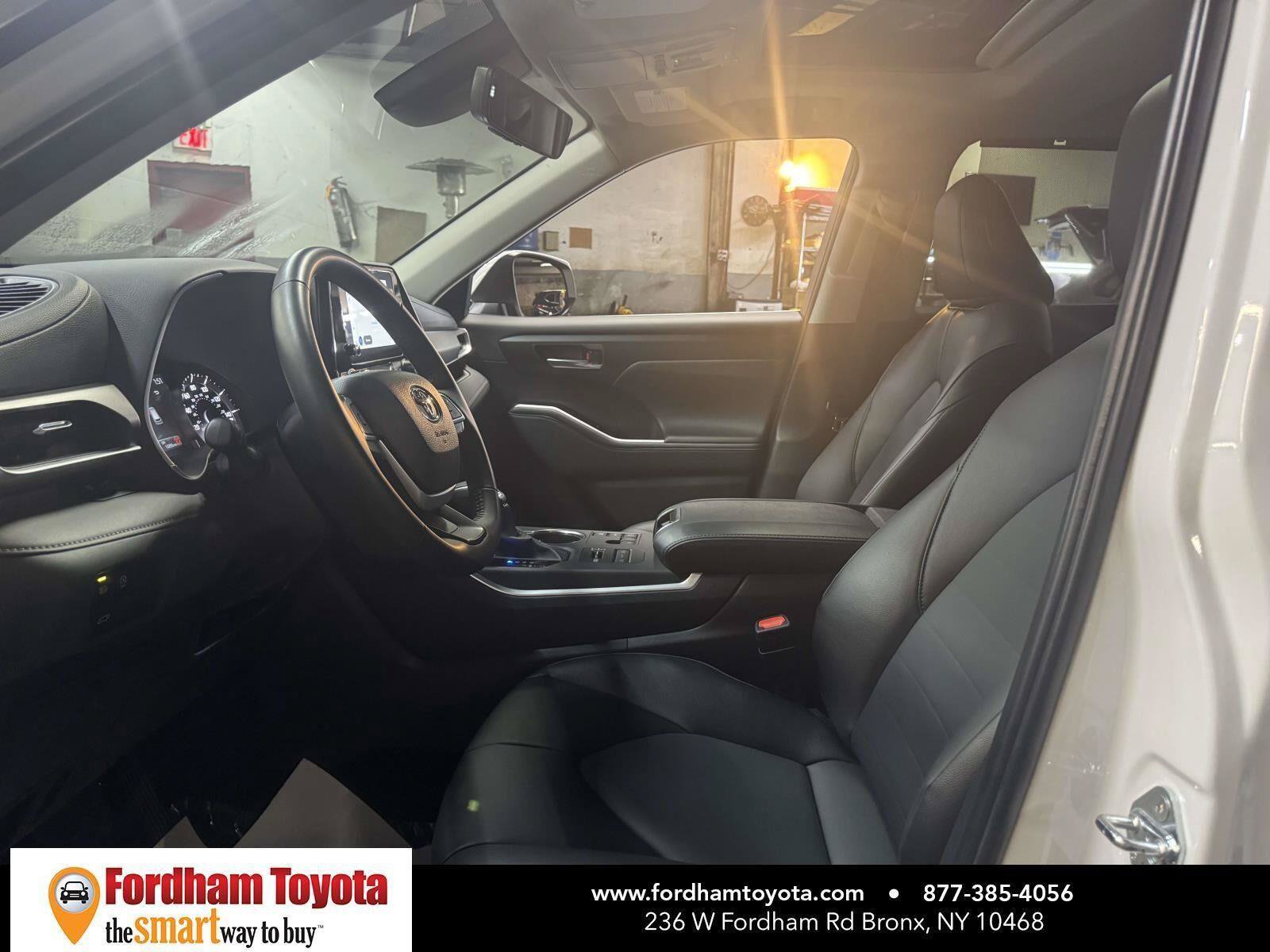 Used 2023 Toyota Highlander XLE AWD/4WD image 27