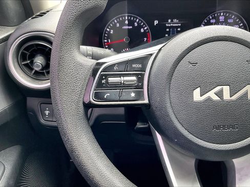 Used 2023 Kia Forte LX FWD image 18