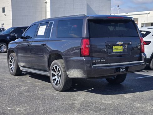 Used 2017 Chevrolet Suburban LT image 7