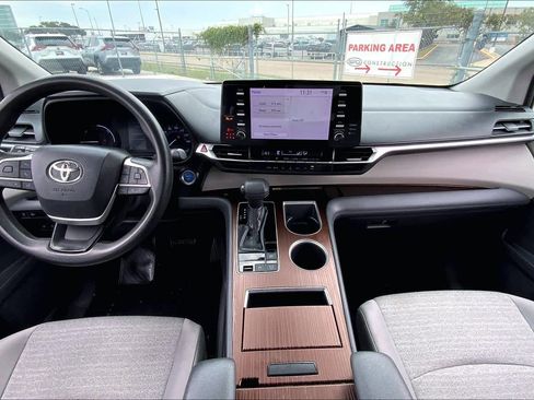 Used 2021 Toyota Sienna LE image 14