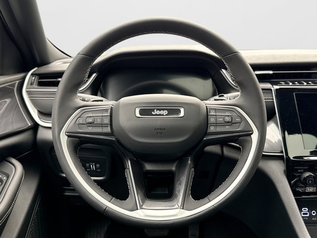 Used 2023 Jeep Grand Cherokee Altitude AWD/4WD image 12