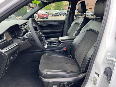 Certified 2023 Jeep Grand Cherokee Altitude image 20