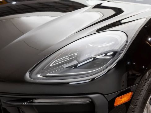 Used 2022 Porsche Macan image 56