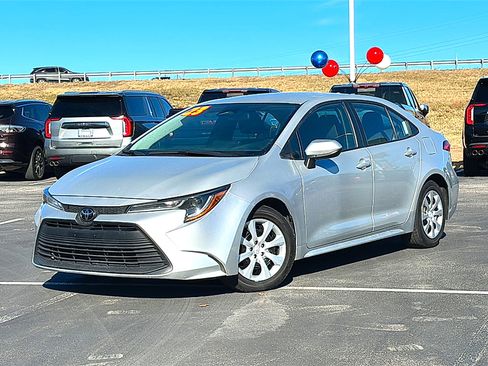 Used 2024 Toyota Corolla LE image 2