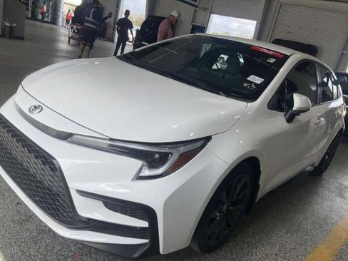Used 2025 Toyota Corolla SE image 1