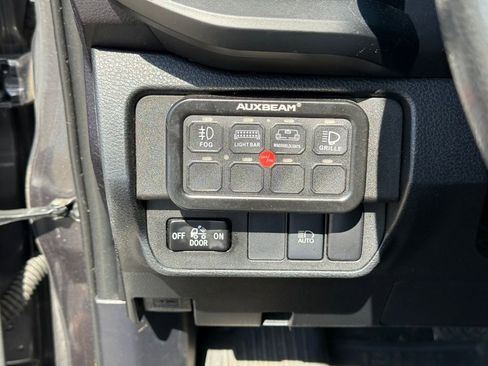 Used 2019 Toyota Tacoma SR w/ SR Convenience Package image 18