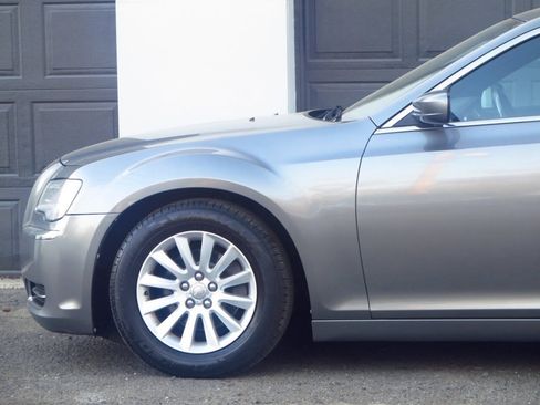 Used 2012 Chrysler 300 RWD image 25