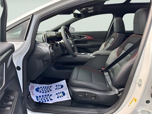 New 2025 Chevrolet Equinox EV RS image 22