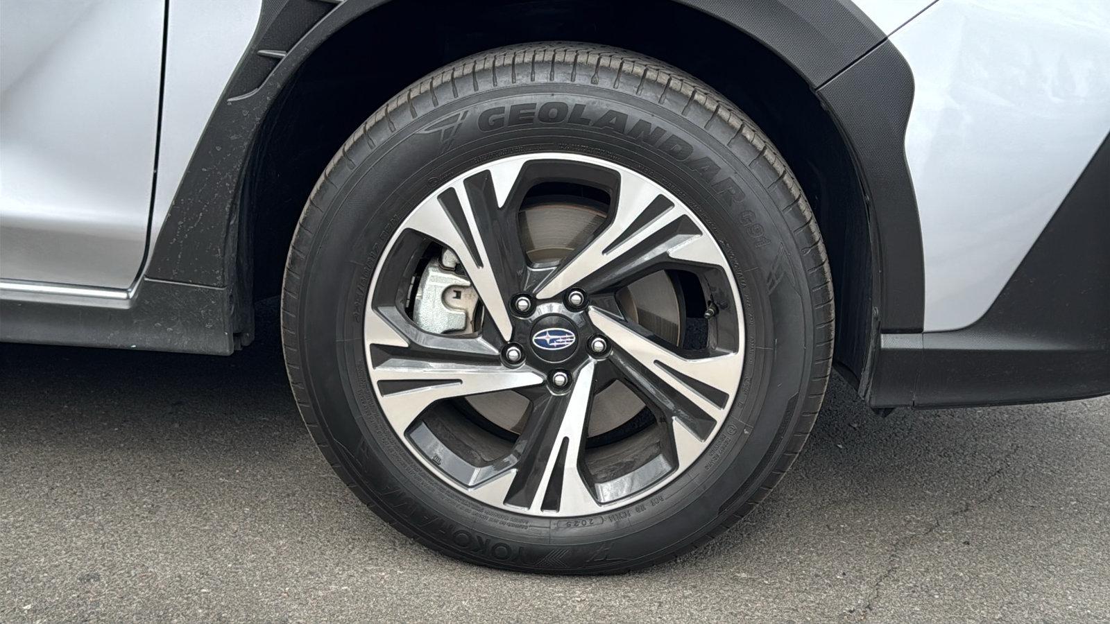 Used 2025 Subaru Crosstrek 2.5i Premium AWD/4WD image 4