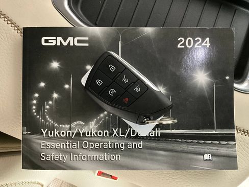 Used 2024 GMC Yukon XL Denali w/ Denali Reserve Package AWD/4WD image 12