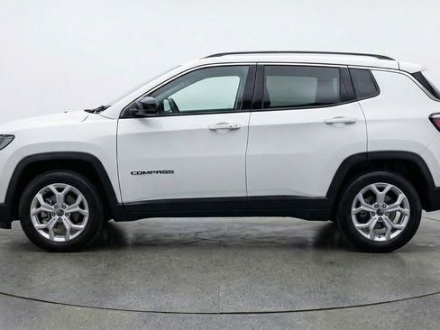 Used 2025 Jeep Compass Latitude image 5