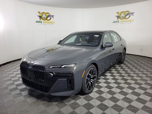 New 2026 BMW 740i xDrive AWD/4WD image 3