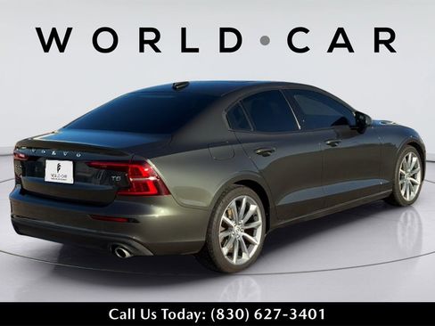 Used 2020 Volvo S60 T5 Momentum image 8