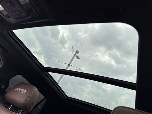 Used 2022 Chevrolet Tahoe High Country image 18