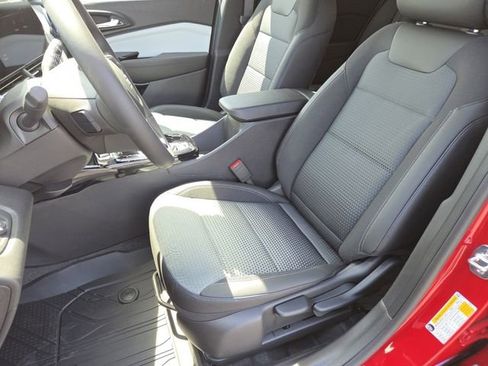 New 2026 Chevrolet Trax LT w/ Driver Confidence Package FWD image 32