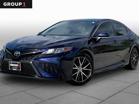 Used 2022 Toyota Camry SE FWD image 1