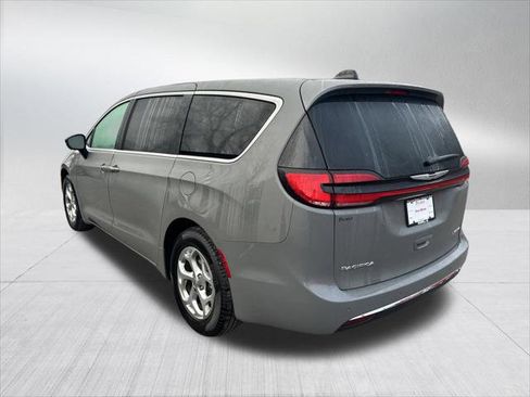 Certified 2024 Chrysler Pacifica Limited FWD image 7