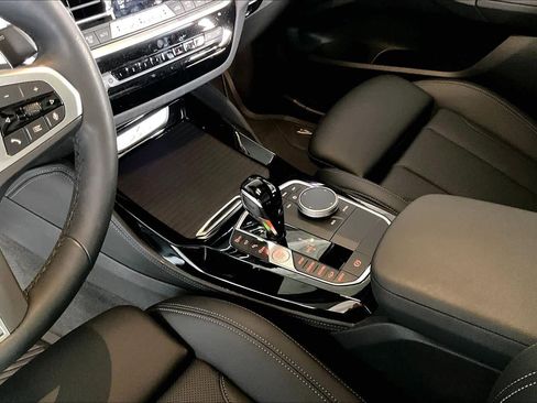 Used 2025 BMW X4 xDrive30i w/ Premium Package image 16