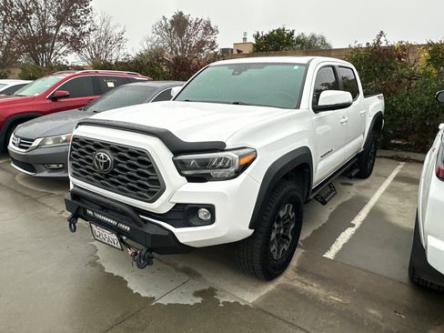 Used 2020 Toyota Tacoma TRD Off-Road image 2