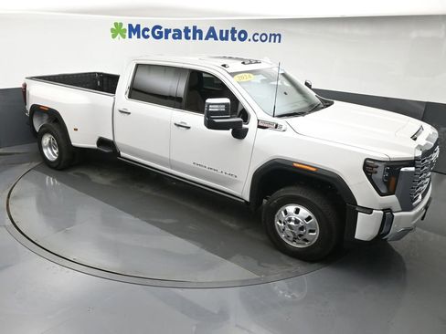 Used 2024 GMC Sierra 3500 Denali w/ Denali Reserve Package AWD/4WD image 3