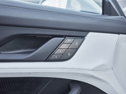 Used 2023 Porsche Taycan 4S w/ Premium Package image 32