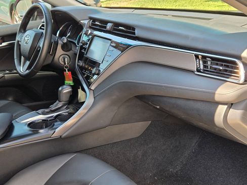 Used 2018 Toyota Camry SE w/ Moonroof Package FWD image 29