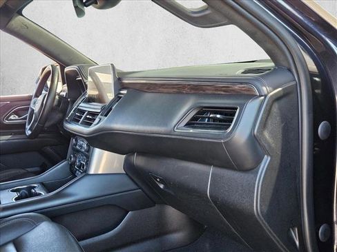 Used 2023 Chevrolet Suburban LT image 25