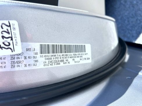 Used 2018 Chrysler Pacifica Touring-L Plus FWD image 26