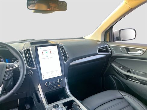 Used 2024 Ford Edge SEL image 22