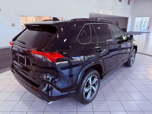 Used 2021 Toyota RAV4 SE image 12