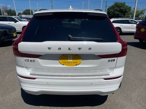 Used 2022 Volvo XC60 B5 Momentum w/ Climate Package AWD/4WD image 6
