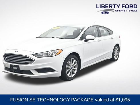 Used 2017 Ford Fusion SE w/ Fusion SE Technology Package FWD image 1