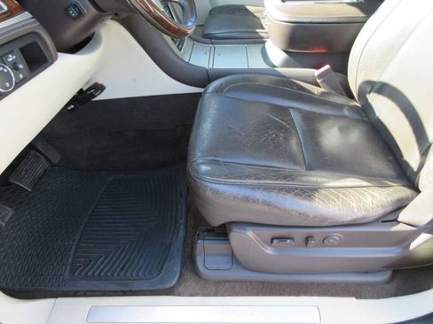 Used 2013 Cadillac Escalade Platinum AWD/4WD image 21