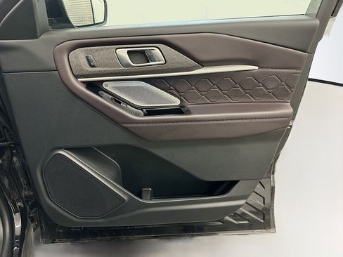 Used 2025 Ford Explorer Platinum w/ LUX Leather Package image 35