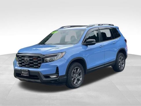 Used 2024 Honda Passport TrailSport image 2