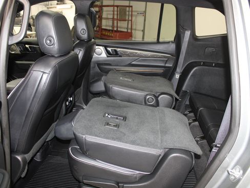 Used 2025 Buick Enclave Avenir image 26