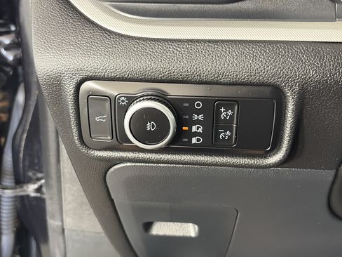 Used 2023 Ford Explorer XLT w/ Equipment Group 202A AWD/4WD image 32