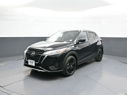 Used 2023 Nissan Kicks SV image 1
