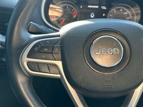 Used 2017 Jeep Cherokee Trailhawk w/ Comfort/Convenience Group image 19