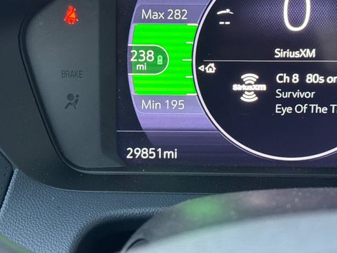 Used 2022 Chevrolet Bolt EUV Premier image 27