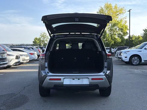 Used 2025 Nissan Pathfinder SL FWD image 15