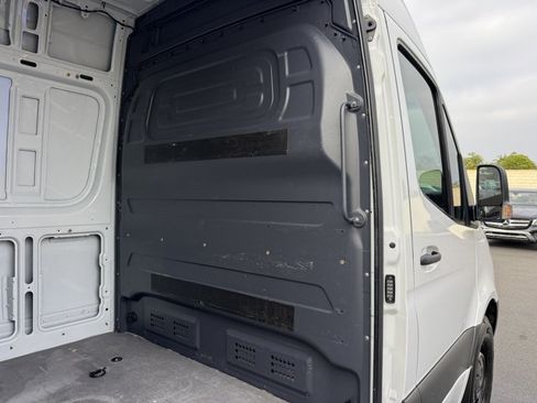 Used 2023 Mercedes-Benz Sprinter 2500 image 9