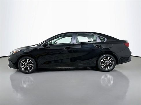 Used 2024 Kia Forte LXS w/ LXS Technology Package image 4