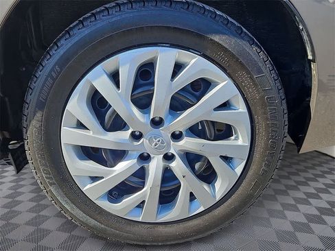 Used 2017 Toyota Corolla LE image 7