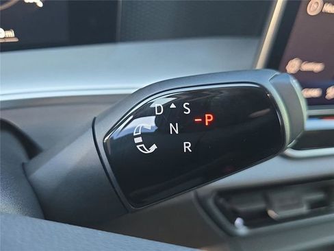 New 2026 Volkswagen Tiguan SE R-Line FWD image 24