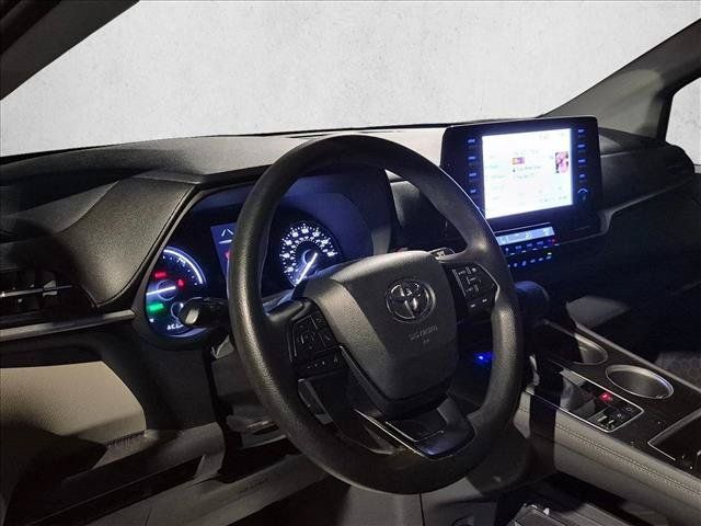 Used 2023 Toyota Sienna LE FWD image 9