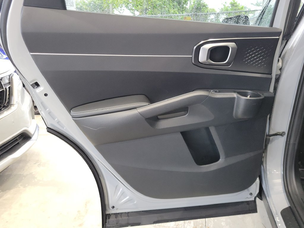 Certified 2025 Kia Sorento S w/ Panoramic Sunroof Package FWD image 15