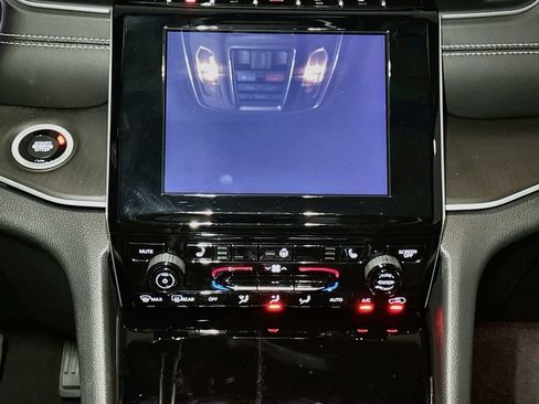 Used 2025 Jeep Grand Cherokee L Altitude AWD/4WD image 32