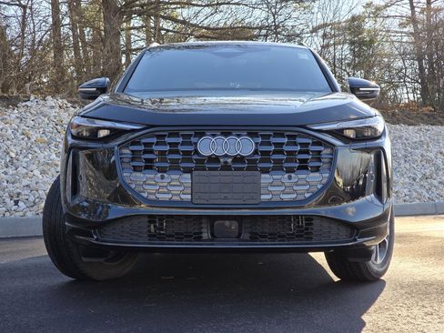 Certified 2025 Audi Q5 Premium w/ Convenience Package image 9